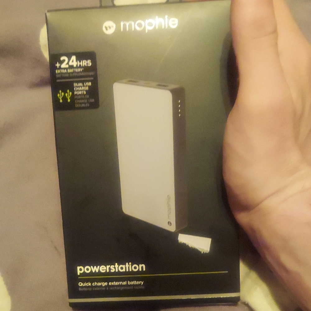 Up To An Extra 24 Hours Of Charge For Your Device? Yes Please! Mophie Power bank